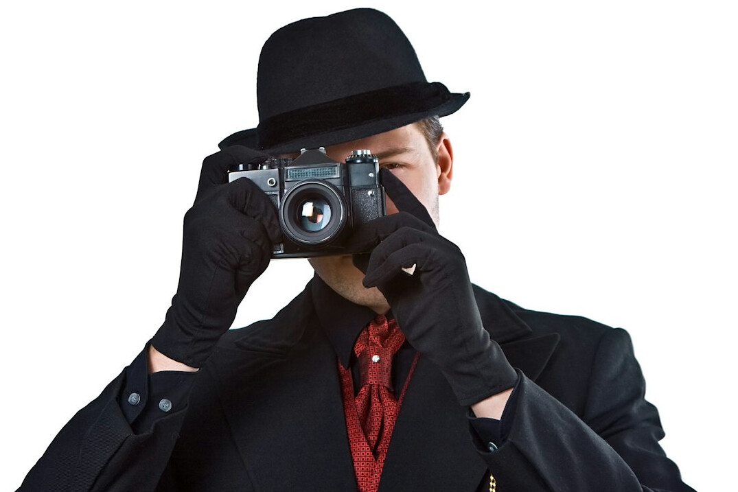 detective stopping thief